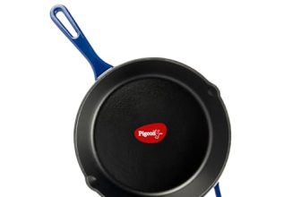 Pigeon Imperi Cast Iron Fry Pan/Skillet, Free Silicone Grip, Pre-Seasoned,100% Healthy & Toxin-Free, Naturally Nonstick Frying Pan, Makes Food Tastier, Strong & Durable, Gas & Induction, Frypan 22cm